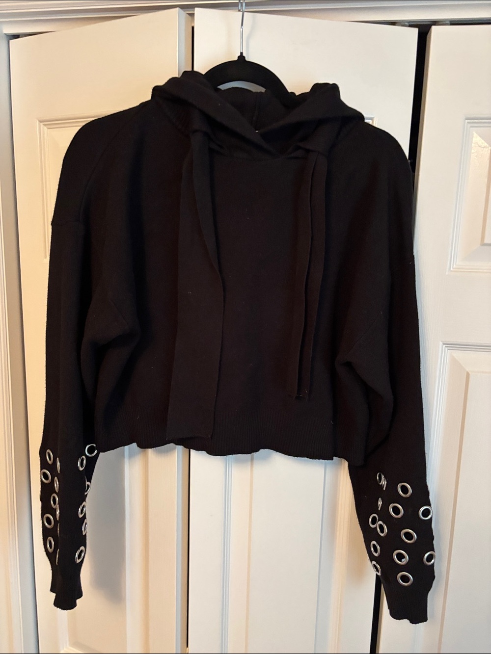 Zara size medium Black Hooded Crop Sweater with Eyelet Sleeve Detail